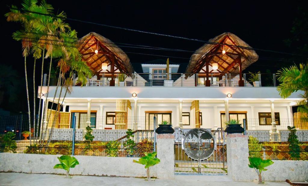 Sea Splash Self Catering And La Petite Maison 그랑당스 외부 사진