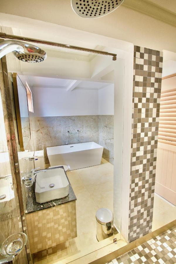 Sea Splash Self Catering And La Petite Maison 그랑당스 외부 사진