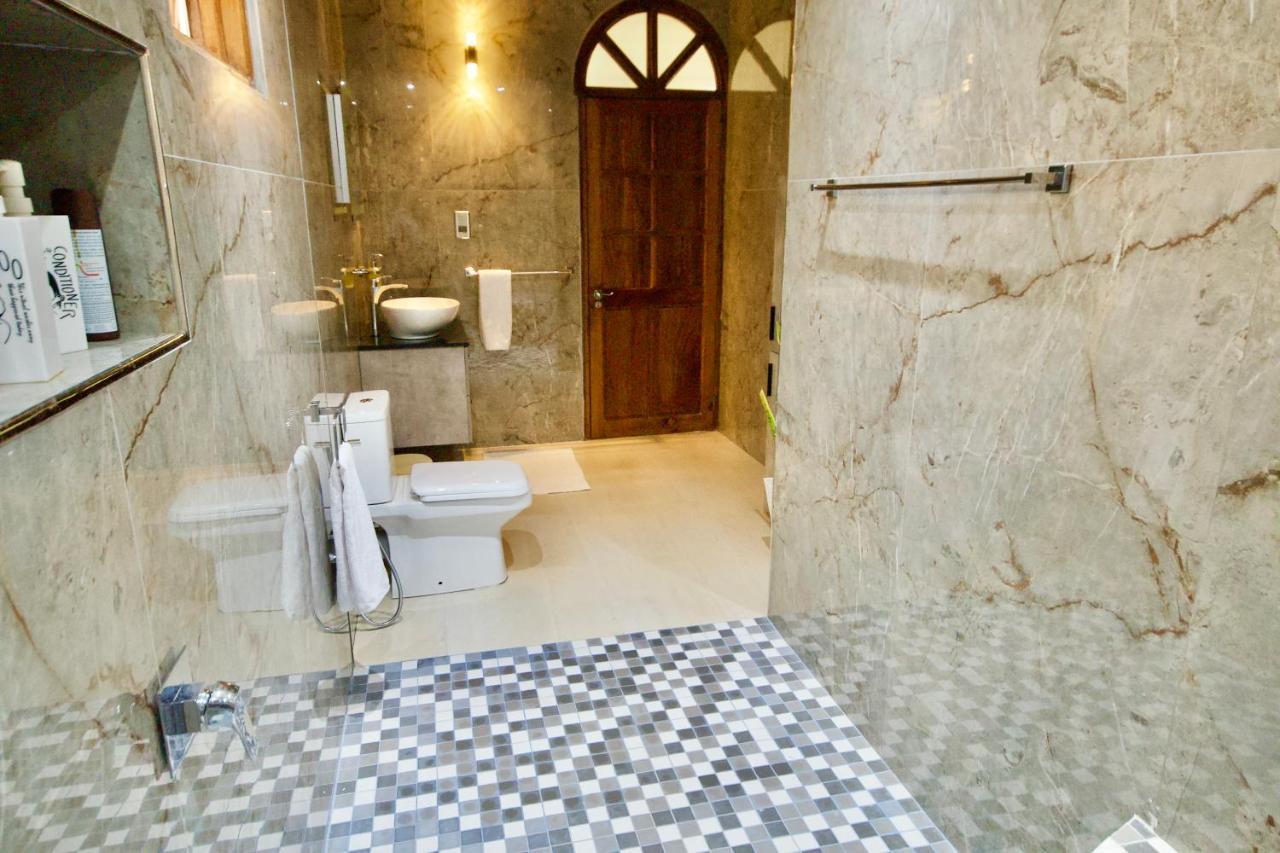 Sea Splash Self Catering And La Petite Maison 그랑당스 외부 사진