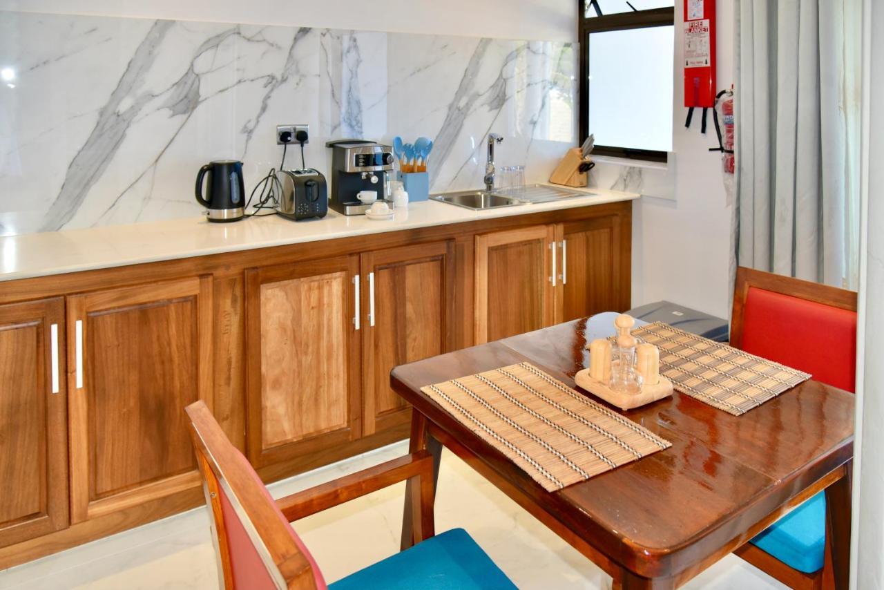 Sea Splash Self Catering And La Petite Maison 그랑당스 외부 사진