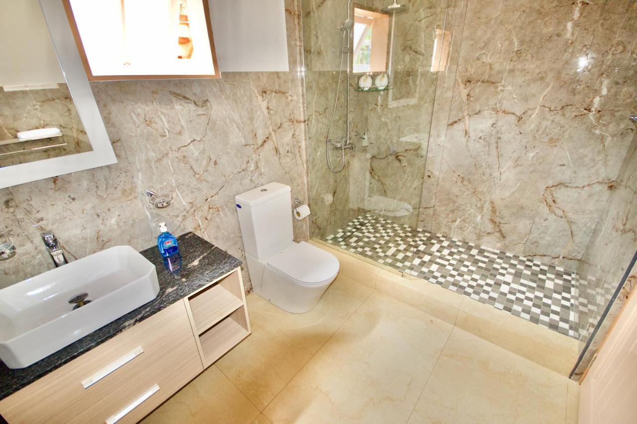 Sea Splash Self Catering And La Petite Maison 그랑당스 외부 사진