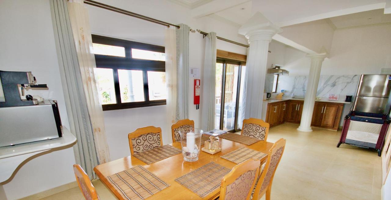 Sea Splash Self Catering And La Petite Maison 그랑당스 외부 사진