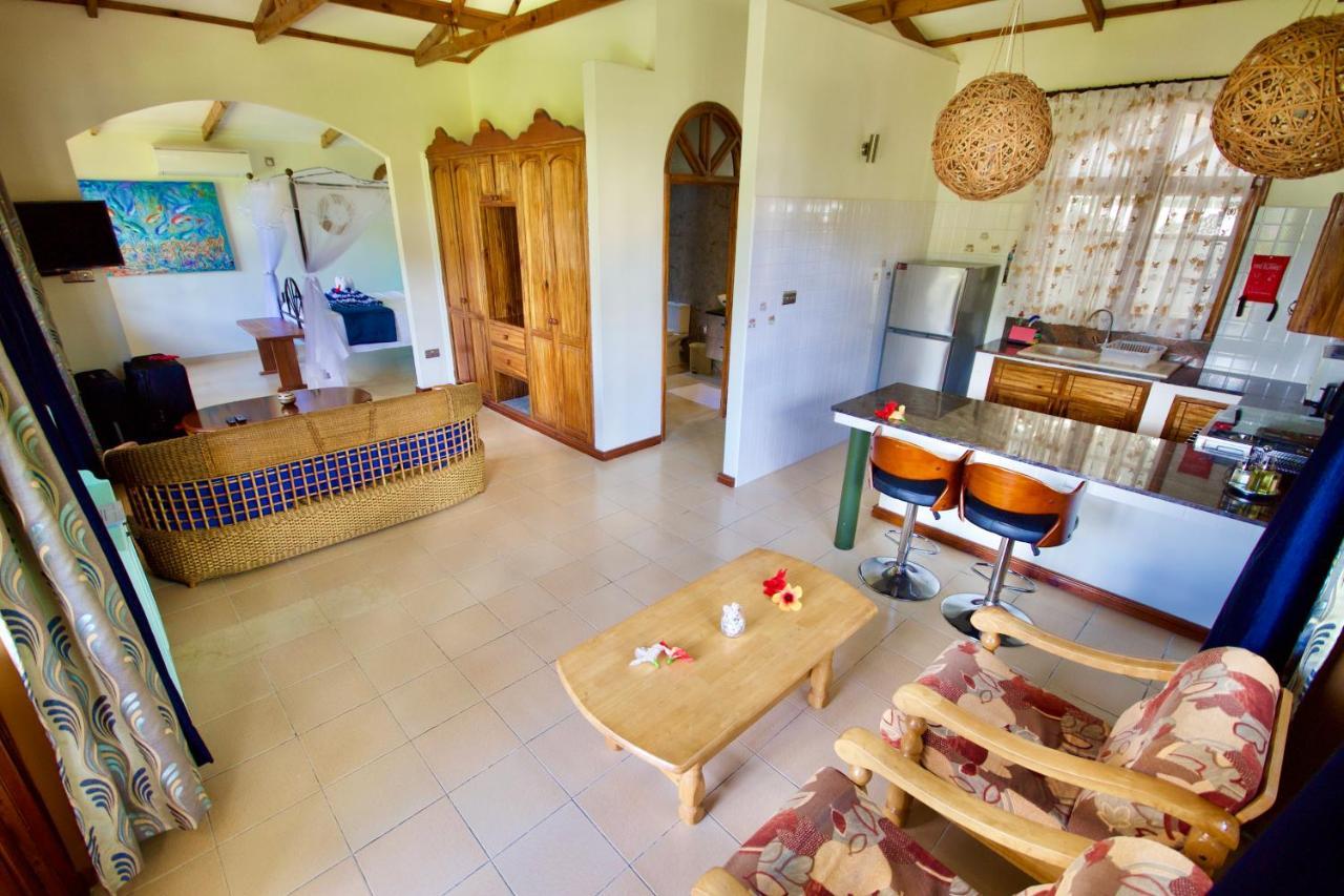 Sea Splash Self Catering And La Petite Maison 그랑당스 외부 사진
