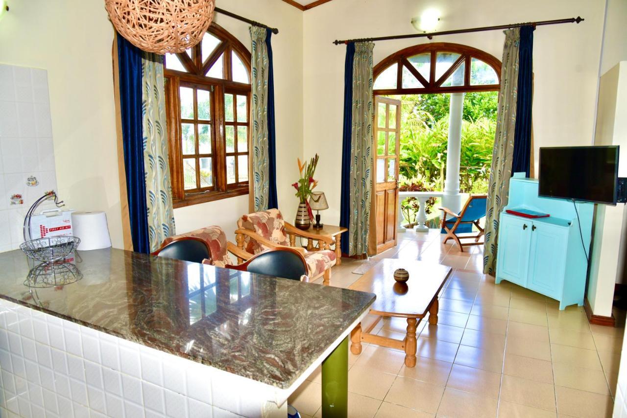 Sea Splash Self Catering And La Petite Maison 그랑당스 외부 사진